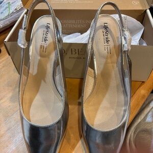 Lifestride women’s “Lorena” sling back.